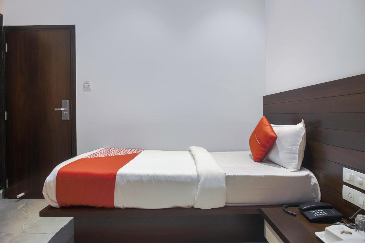 مومباي Hotel Flora Suites المظهر الخارجي الصورة
